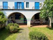Rif. 2393 Appartamento al piano terra con giardino e...