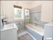 right & Stylish St Kilda Apartment – Ground Floor Living