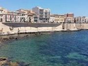 RISTORANTE AL MARE IN SICILIA CON MURI ED ABITAZIONE