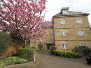 River Bank, Winchmore Hill N21, 2 bed flat to rent,...