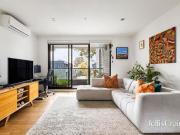 Riverside Ease Meets Contemporary Comfort