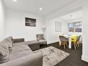 Rochfords Gardens, Slough SL2, 5 bed flat to rent,...