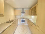 Roding Lane, Buckhurst Hill IG9 2 bed flat to rent...