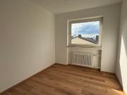 Roisdorf: frisch renovierte 3 Zimmer Dachwohnung mit Balkon