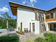 Romantisches Einfamilienhaus mit Traumgarten und Pool in...