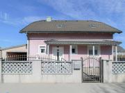 Romantisches Haus mit Wohnkeller und großer Terrasse in...
