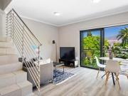 rondebosch 2 bed duplex + secure par.