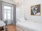 Room 1 154. Tenente Ferreira Durão 10, 2