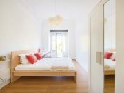 Room 1 38. Sidonio Pais 24 1D