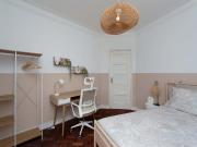 Room 1 40. Primeiro de Maio 146 2D
