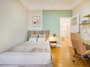 Room 1 70. Avenida Almirante Reis 229 2E