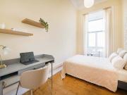 Room 1 91. Largo Vitorino Damasio 2 1D