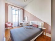 Room 1 94. Largo Vitorino Damasio 2 2E