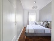 Room 1 Av. Barbosa du Bocage 52 3