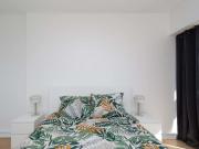 Room 2 35. Fontes Pereira Melo 3 6D