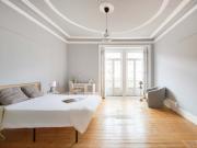 Room 2 75. Av António Augusto de Aguiar 66 4E