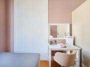 Room 2 94. Largo Vitorino Damasio 2 2E