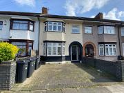 Room 2 Cantley Gardens Ilford IG2 6QA Century 21 United...
