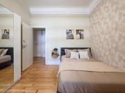 Room 3 51. Av. João Crisóstomo 25 3