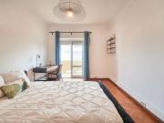 Room 4 32. Republica 47 8D