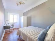 Room 4 81. Alameda Afonso Henriques 66 8E