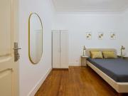 Room 4 89. Rua Afonso Lopes Vieira 47 2E