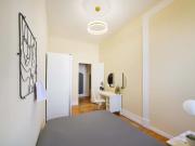 Room 4 94. Largo Vitorino Damasio 2 2E