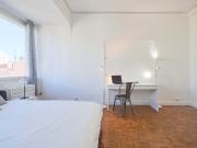 Room 5 52. Av. Defensores de Chaves 83