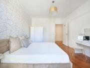 Room 5 61. Av. Barbosa du Bocage 52 3