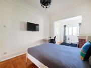 Room 5 89. Rua Afonso Lopes Vieira 47 2E