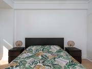 Room 6 35. Fontes Pereira Melo 3 6D