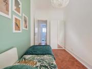 Room 6 45. Avenida de Roma 16 2D