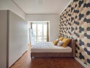 Room 6 52. Av. Defensores de Chaves 83