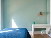 Room 8 92. Largo Vitorino Damasio 2 1E