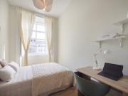 Room 8 Largo Vitorino Damasio 2 2E