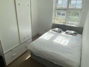 Room for rent in 4 bedroom apartment in London