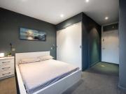 Room for rent in 4 bedroom apartment in London