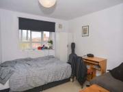 Room for rent in 4 bedroom apartment in Streatham, London