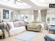 Room for rent in 5 bedroom apartment in Blackthorn, Dublin