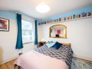 Room for rent in 5 bedroom house in Brixton, London