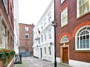 Room for rent in 7 bedroom apartment in Holborn, London