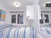 Room for rent in a 4 Bedroom Apartment in Stratford, London