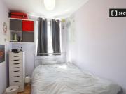 Room for rent in a 5 bedrooms Apartment in Hoxton, London