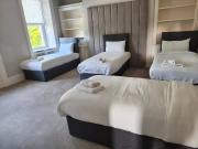 Room in a 25 Bedroom Apartment, Tassaggart House,...