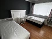 Room in a 4 Bedroom Apartment, Saint John's Avenue,...