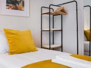 Room in a 5 bedroom apartment in Rua António Pedro,...