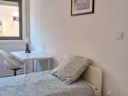 Room in a 5 bedroom apartment in Rua de Aires de...