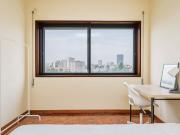Room in a 5 bedroom apartment in Rua do Campo Alegre, Porto