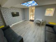 Room in a 6 Bedroom Apartment, 59 Trafford Street,...