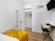 Room in a 6 bedroom apartment in Calçada Poço dos...